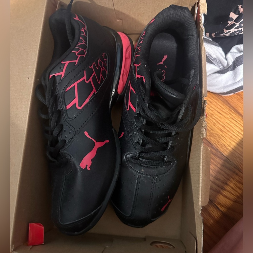 Pink and black lightning print VEUC puma running shoes